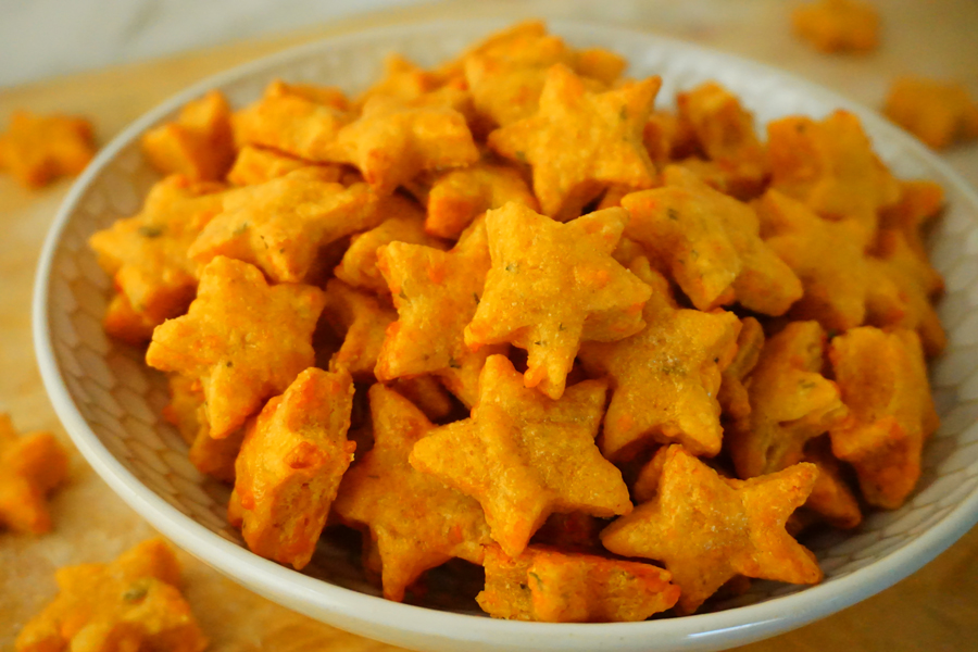 Spiced Cheddar Star Crackers